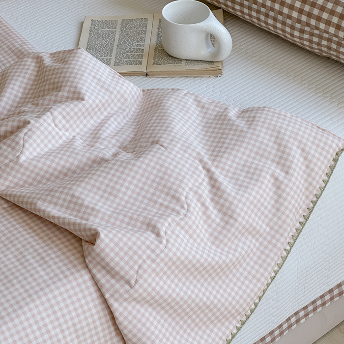 91家纺网 家纺一手货源 找家纺 洋铭区（原狠狠爱） 2024新款贝壳边全棉印花夏被 杏小格