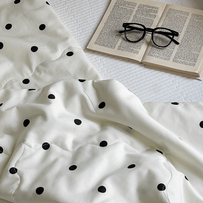 91家纺网 家纺一手货源 找家纺 洋铭区（原狠狠爱） 2024新款贝壳边全棉印花夏被 黑小圆