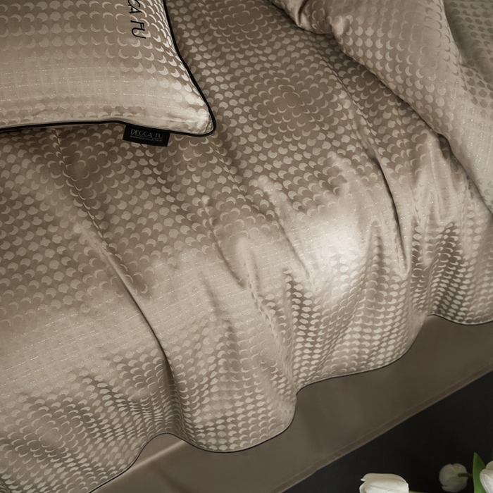 91家纺网 家纺一手货源 找家纺 安莱生活 2024新款60S天丝棉提花四件套三系列（银丝款）--天丝棉铂金简奢款 弦月-京华驼