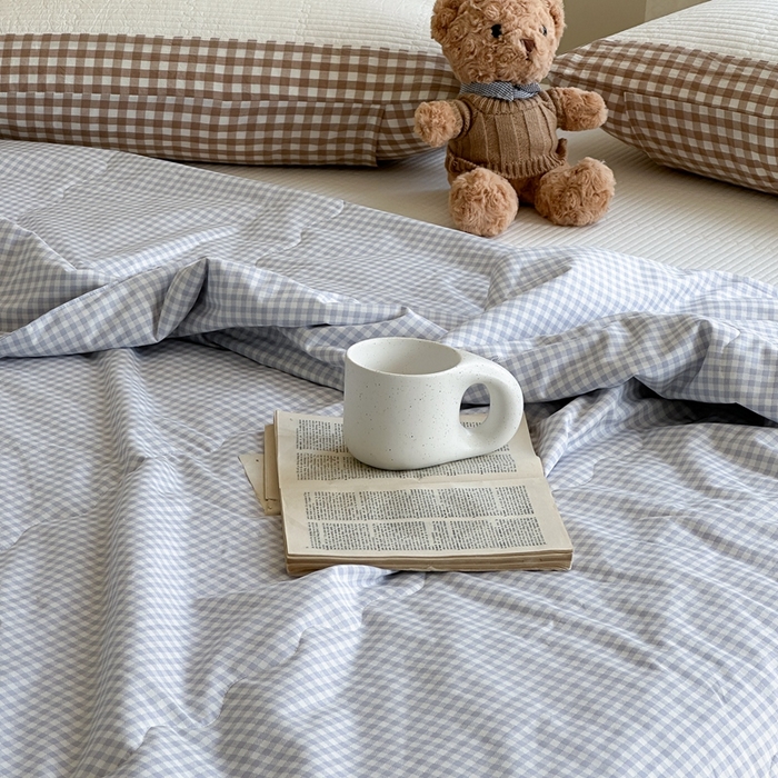 91家纺网 家纺一手货源 找家纺 洋铭区（原狠狠爱） 2024新款贝壳边全棉印花夏被 蓝小格