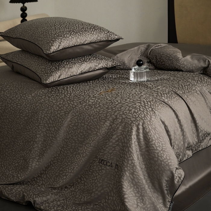 91家纺网 家纺一手货源 找家纺 安莱生活 2024新款60S天丝棉提花四件套三系列（银丝款）--天丝棉铂金简奢款 斯科尔-斑马棕