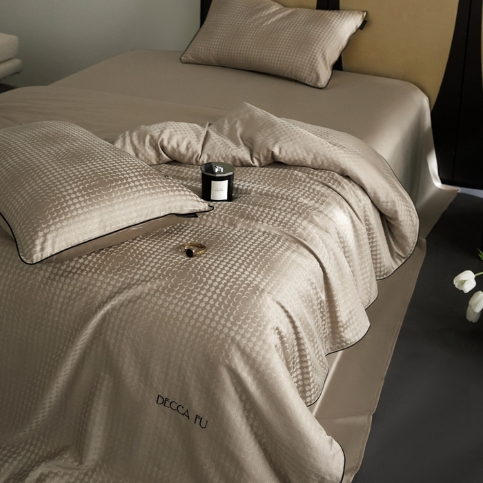 91家纺网 家纺一手货源 找家纺 安莱生活 2024新款60S天丝棉提花四件套三系列（银丝款）--天丝棉铂金简奢款 弦月-京华驼