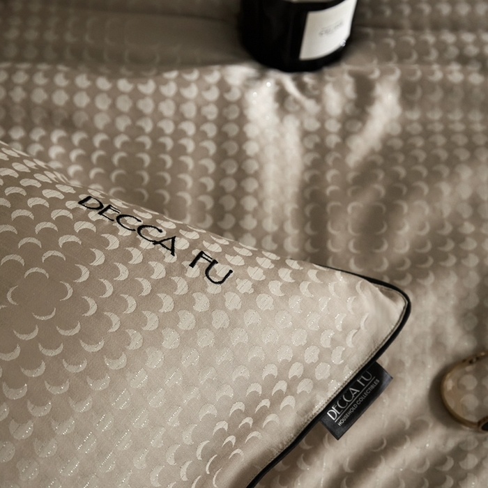 91家纺网 家纺一手货源 找家纺 安莱生活 2024新款60S天丝棉提花四件套三系列（银丝款）--天丝棉铂金简奢款 弦月-京华驼