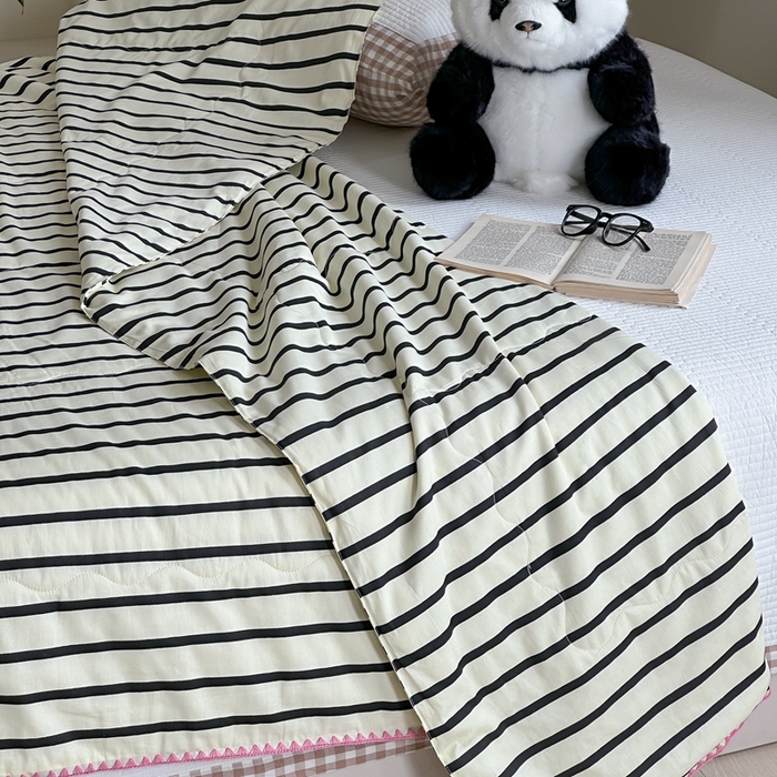 91家纺网 家纺一手货源 找家纺 洋铭区（原狠狠爱） 2024新款贝壳边全棉印花夏被 黑小条