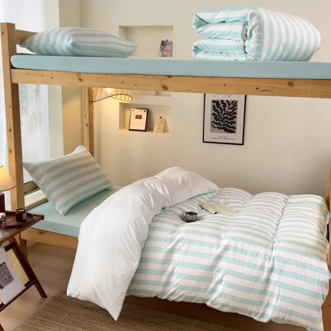 91家纺网 家纺一手货源 找家纺 多品家纺 2024新款水洗棉皱皱纱双层纱学生三件套四件套 糯米蓝条