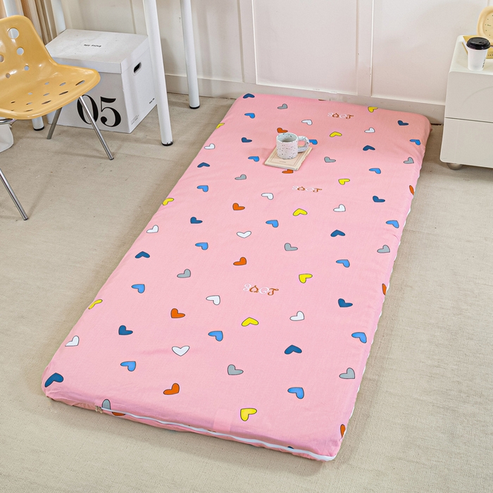 91家纺网 家纺一手货源 找家纺 锦润家纺 2024新款13372床笠床垫套全棉印花三件套怦然心动-粉