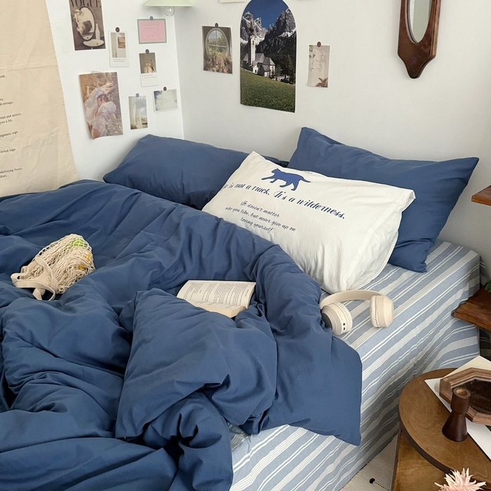 91家纺网 家纺一手货源 找家纺 艾沁 2024新款博主风全棉加密水洗棉四件套 漫步（枕套蓝色+白色）