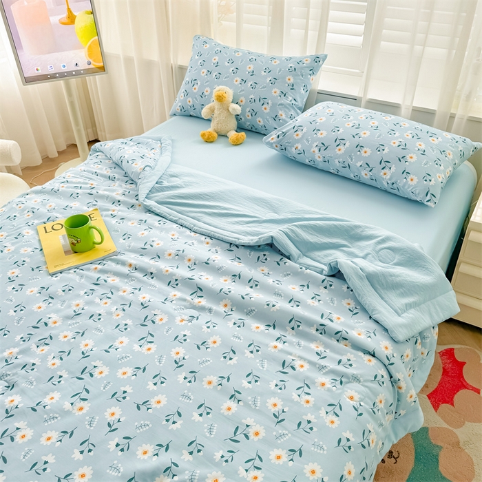 91家纺网 家纺一手货源 找家纺 美梦里 2024新款A类水洗棉棉花夏被 小雏菊蓝