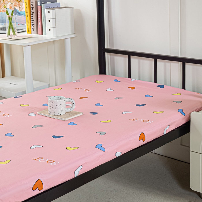 91家纺网 家纺一手货源 找家纺 锦润家纺 2024新款13372床笠床垫套全棉印花三件套怦然心动-粉