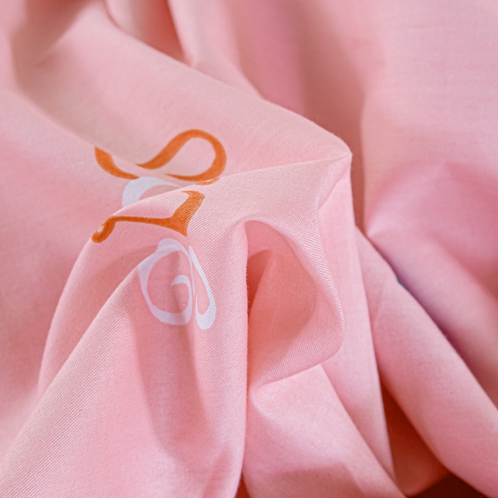 91家纺网 家纺一手货源 找家纺 锦润家纺 2024新款13372床笠床垫套全棉印花三件套怦然心动-粉