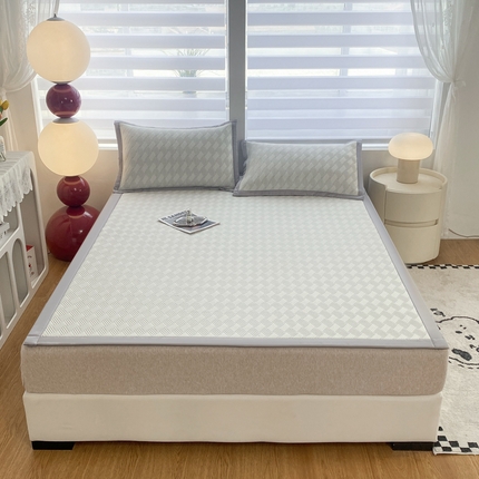 91家纺网 家纺一手货源 找家纺 典冠 2024新款A类乙伦凉感PE凉席海洋丝裸睡软席三件套 格子纹