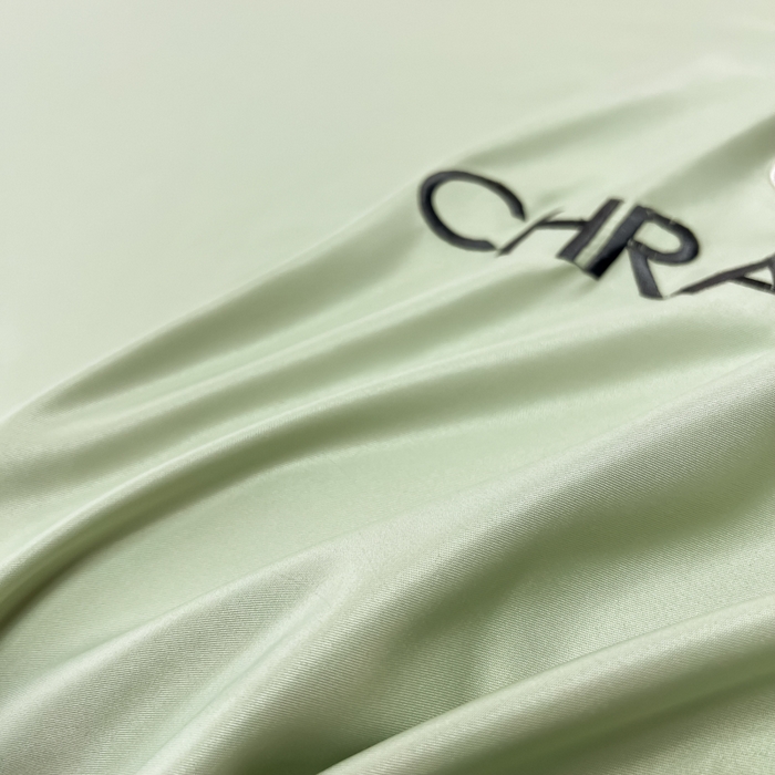 91家纺网 家纺一手货源 找家纺 笠裙家纺 2024新款水洗真丝刺绣床笠系列  浅豆绿