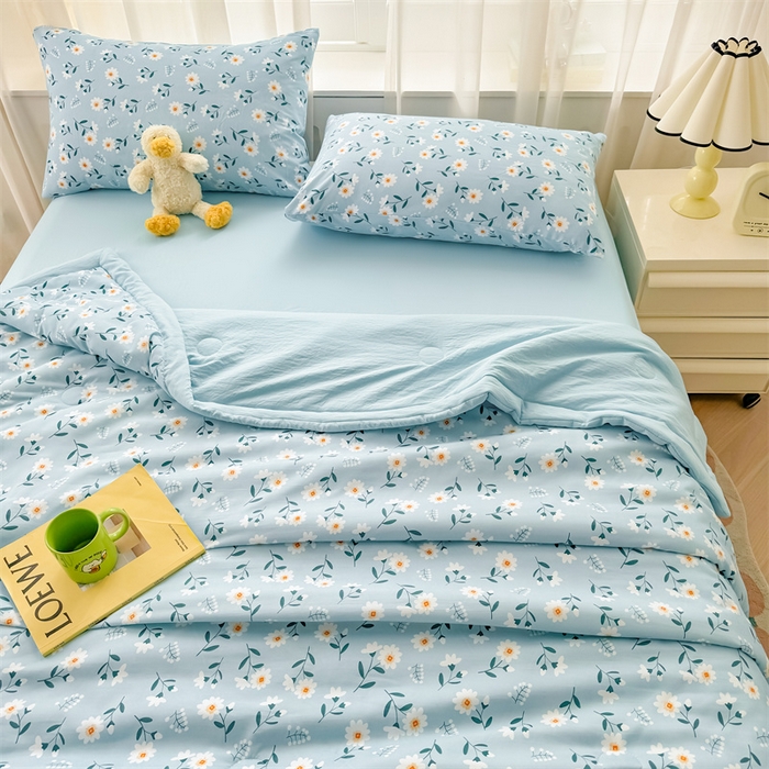 91家纺网 家纺一手货源 找家纺 美梦里 2024新款A类水洗棉棉花夏被 小雏菊蓝