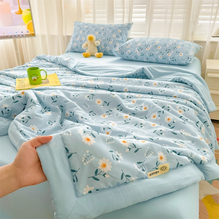 91家纺网 家纺一手货源 找家纺 美梦里 2024新款A类水洗棉棉花夏被 小雏菊蓝