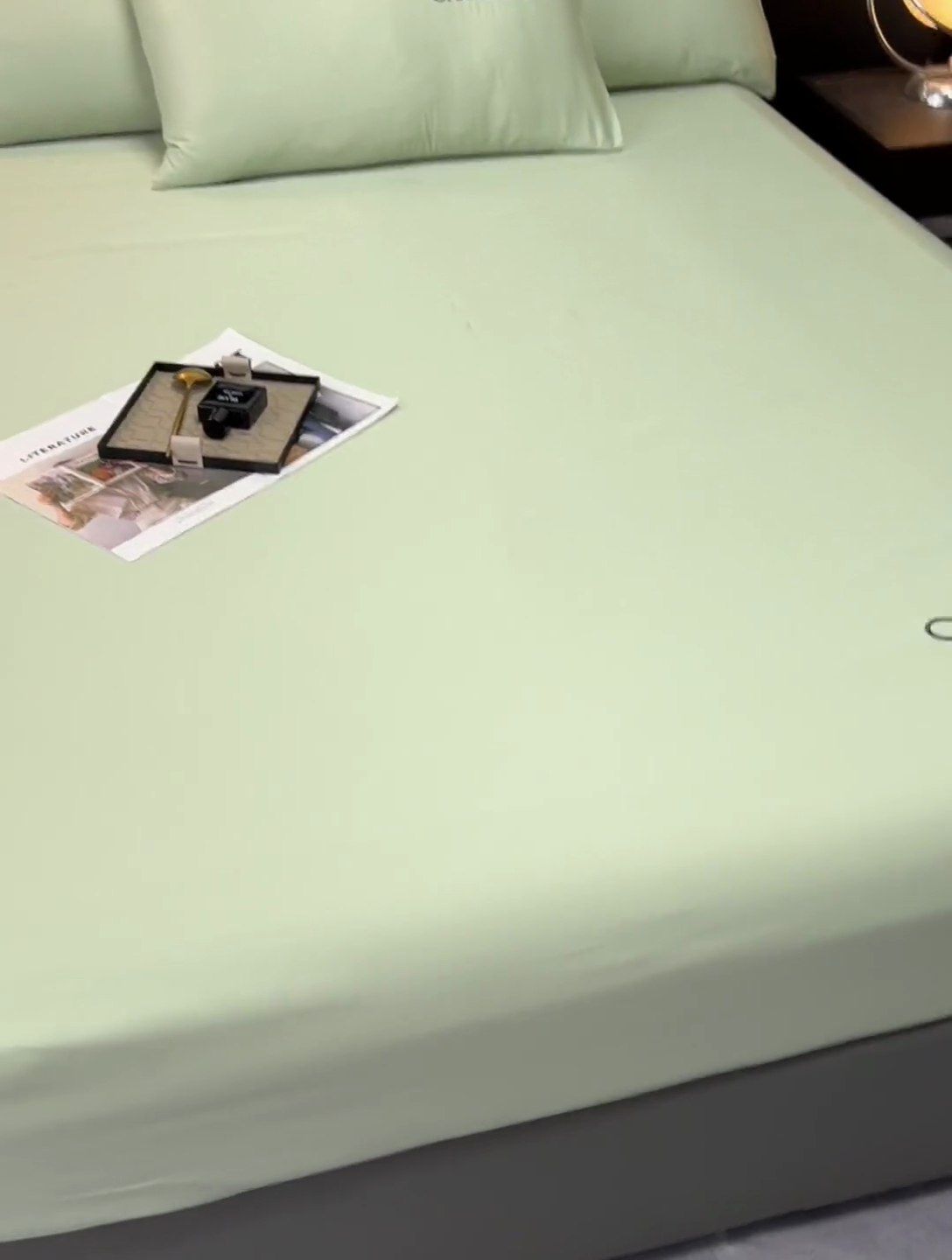 91家纺网 家纺一手货源 找家纺 笠裙家纺 2024新款水洗真丝刺绣床笠系列  浅豆绿