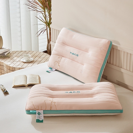 91家纺网 家纺一手货源 找家纺 梵希良品家纺 2024新款冰丝乳胶枕-北极熊 冰丝乳胶北极熊款-粉色 中枕48x74cm/只