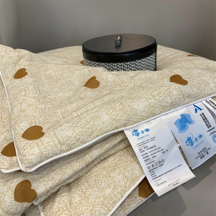 91家纺网 家纺一手货源 找家纺 奈萝家纺 2024新款A类凉感丝小凉皮夏被可机洗夏被新品空调被小爱心咖