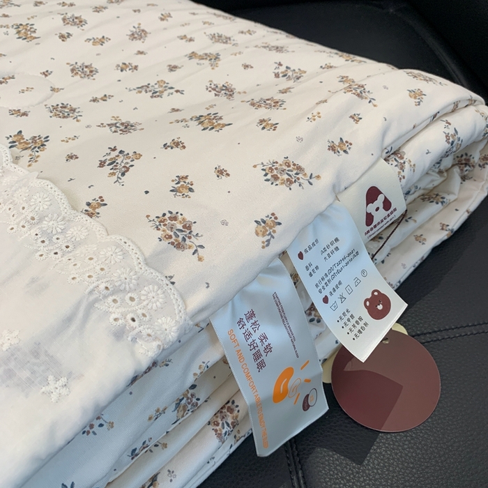 91家纺网 家纺一手货源 找家纺 奈萝 2024新款法式花边针织夏被春秋被 春日情