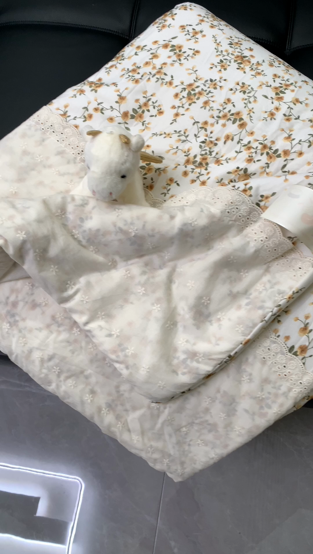 91家纺网 家纺一手货源 找家纺 奈萝 2024新款法式花边针织夏被春秋被 花黛织梦