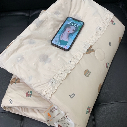 91家纺网 家纺一手货源 找家纺 奈萝 2024新款法式花边针织夏被春秋被 童趣