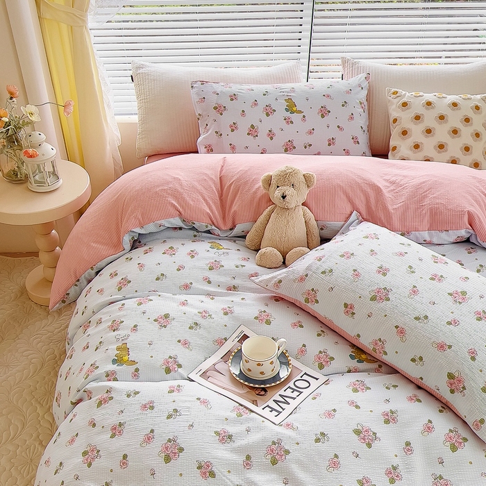 91家纺网 家纺一手货源 找家纺 氧家 2024新款水洗棉华夫格泡泡纱四件套 如梦花季粉