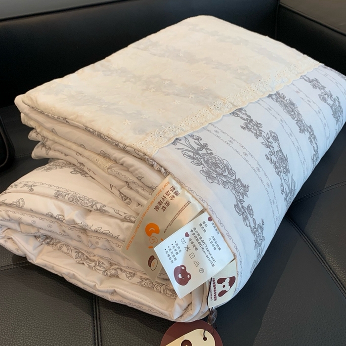 91家纺网 家纺一手货源 找家纺 奈萝 2024新款法式花边针织夏被春秋被 赫本