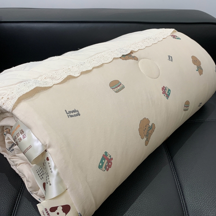 91家纺网 家纺一手货源 找家纺 奈萝 2024新款法式花边针织夏被春秋被 童趣