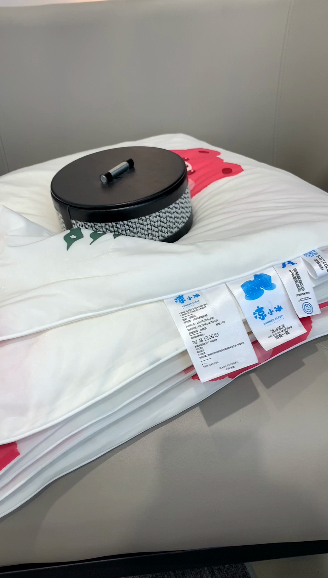 91家纺网 家纺一手货源 找家纺 奈萝家纺 2024新款A类凉感丝小凉皮夏被可机洗夏被新品空调被草莓熊