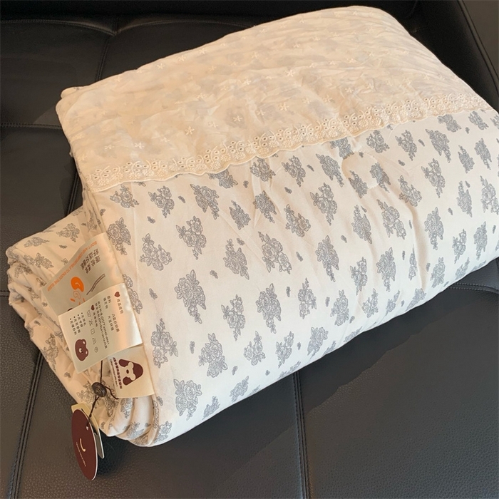 91家纺网 家纺一手货源 找家纺 奈萝 2024新款法式花边针织夏被春秋被 南法假日