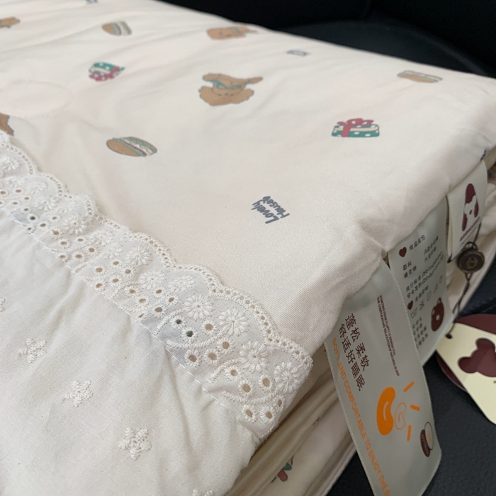 91家纺网 家纺一手货源 找家纺 奈萝 2024新款法式花边针织夏被春秋被 童趣