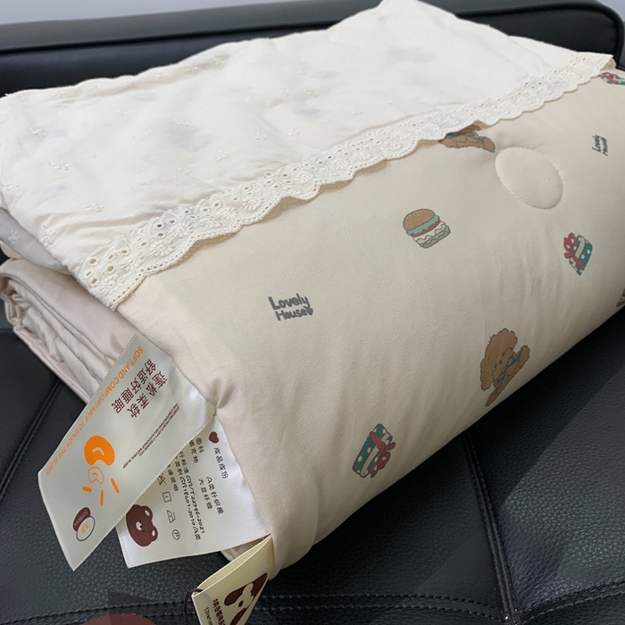 91家纺网 家纺一手货源 找家纺 奈萝 2024新款法式花边针织夏被春秋被 童趣