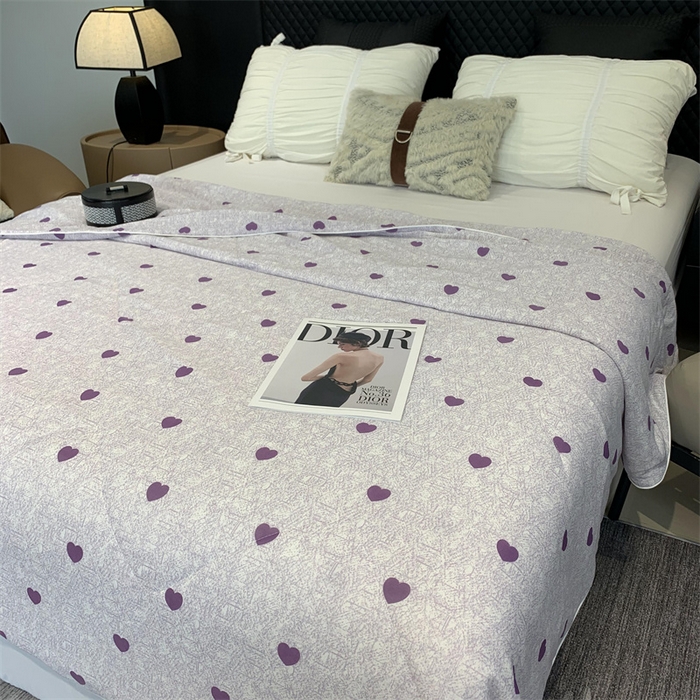 91家纺网 家纺一手货源 找家纺 莱豫家纺 2024新款小冰皮夏凉被锦纶氨纶面料空调夏被小爱心紫