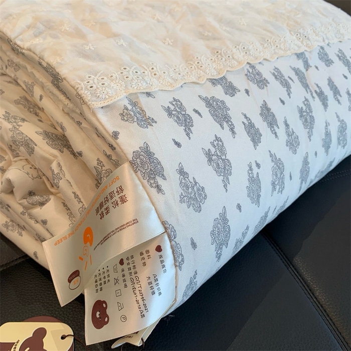 91家纺网 家纺一手货源 找家纺 奈萝 2024新款法式花边针织夏被春秋被 南法假日