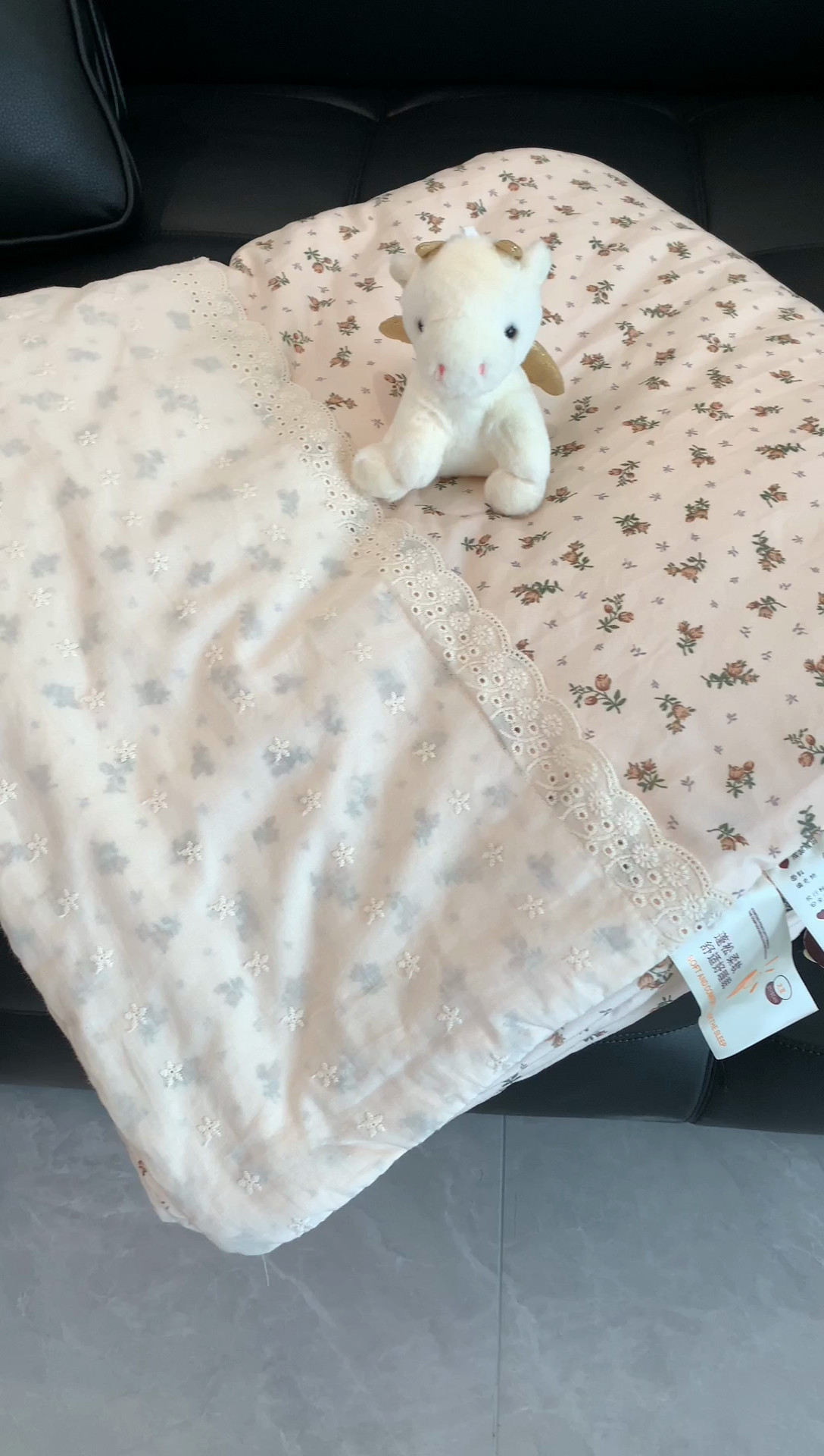 91家纺网 家纺一手货源 找家纺 奈萝 2024新款法式花边针织夏被春秋被 春天里