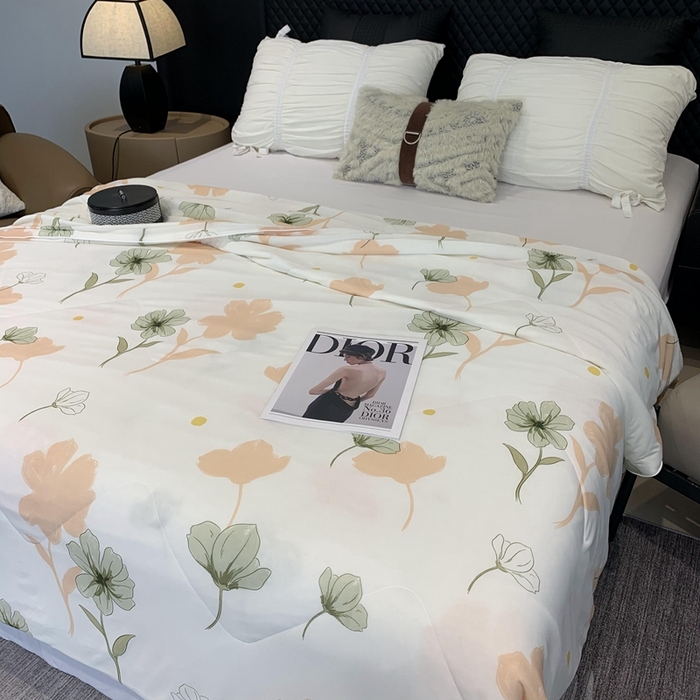 91家纺网 家纺一手货源 找家纺 奈萝家纺 2024新款A类凉感丝小凉皮夏被可机洗夏被新品空调被月见