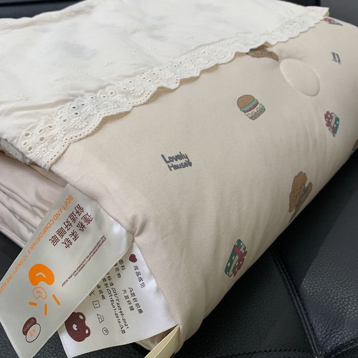 91家纺网 家纺一手货源 找家纺 奈萝 2024新款法式花边针织夏被春秋被 童趣