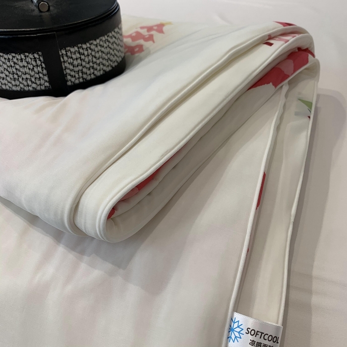 91家纺网 家纺一手货源 找家纺 奈萝家纺 2024新款A类凉感丝小凉皮夏被可机洗夏被新品空调被草莓熊