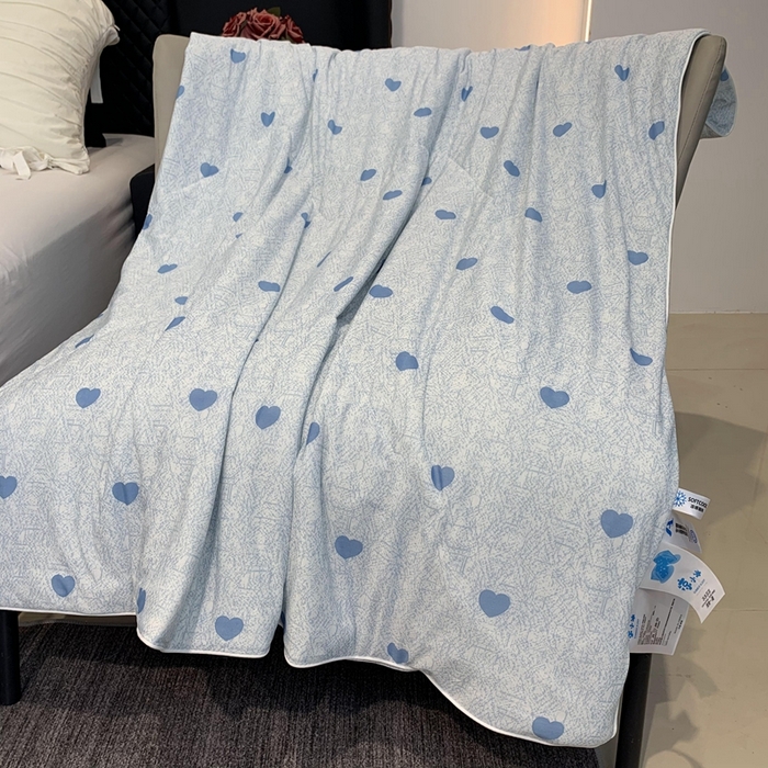 91家纺网 家纺一手货源 找家纺 奈萝家纺 2024新款A类凉感丝小凉皮夏被可机洗夏被新品空调被小爱心蓝