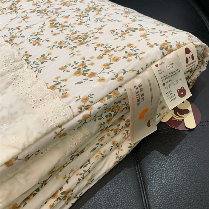 91家纺网 家纺一手货源 找家纺 奈萝 2024新款法式花边针织夏被春秋被 花黛织梦