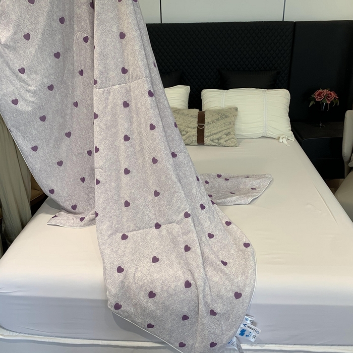 91家纺网 家纺一手货源 找家纺 奈萝家纺 2024新款A类凉感丝小凉皮夏被可机洗夏被新品空调被小爱心紫