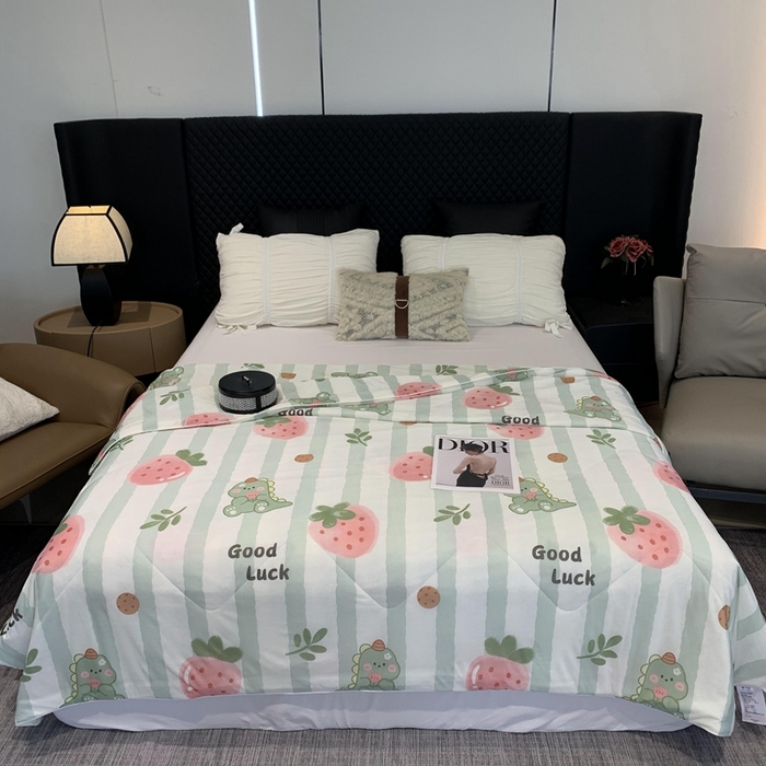 91家纺网 家纺一手货源 找家纺 奈萝家纺 2024新款A类凉感丝小凉皮夏被可机洗夏被新品空调被草莓恐龙