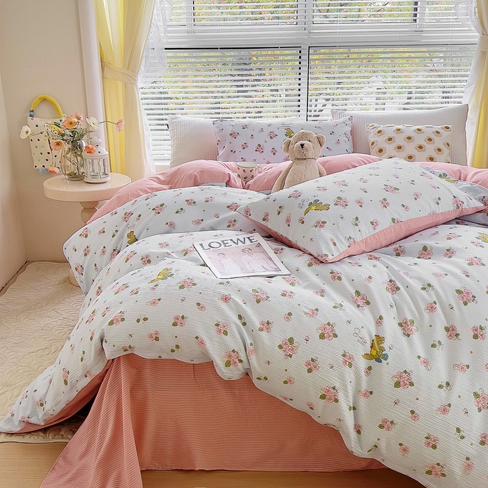 91家纺网 家纺一手货源 找家纺 氧家 2024新款水洗棉华夫格泡泡纱四件套 如梦花季粉