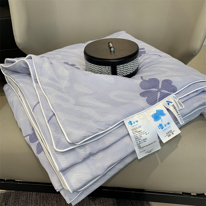 91家纺网 家纺一手货源 找家纺 奈萝家纺 2024新款A类凉感丝小凉皮夏被可机洗夏被新品空调被四叶草