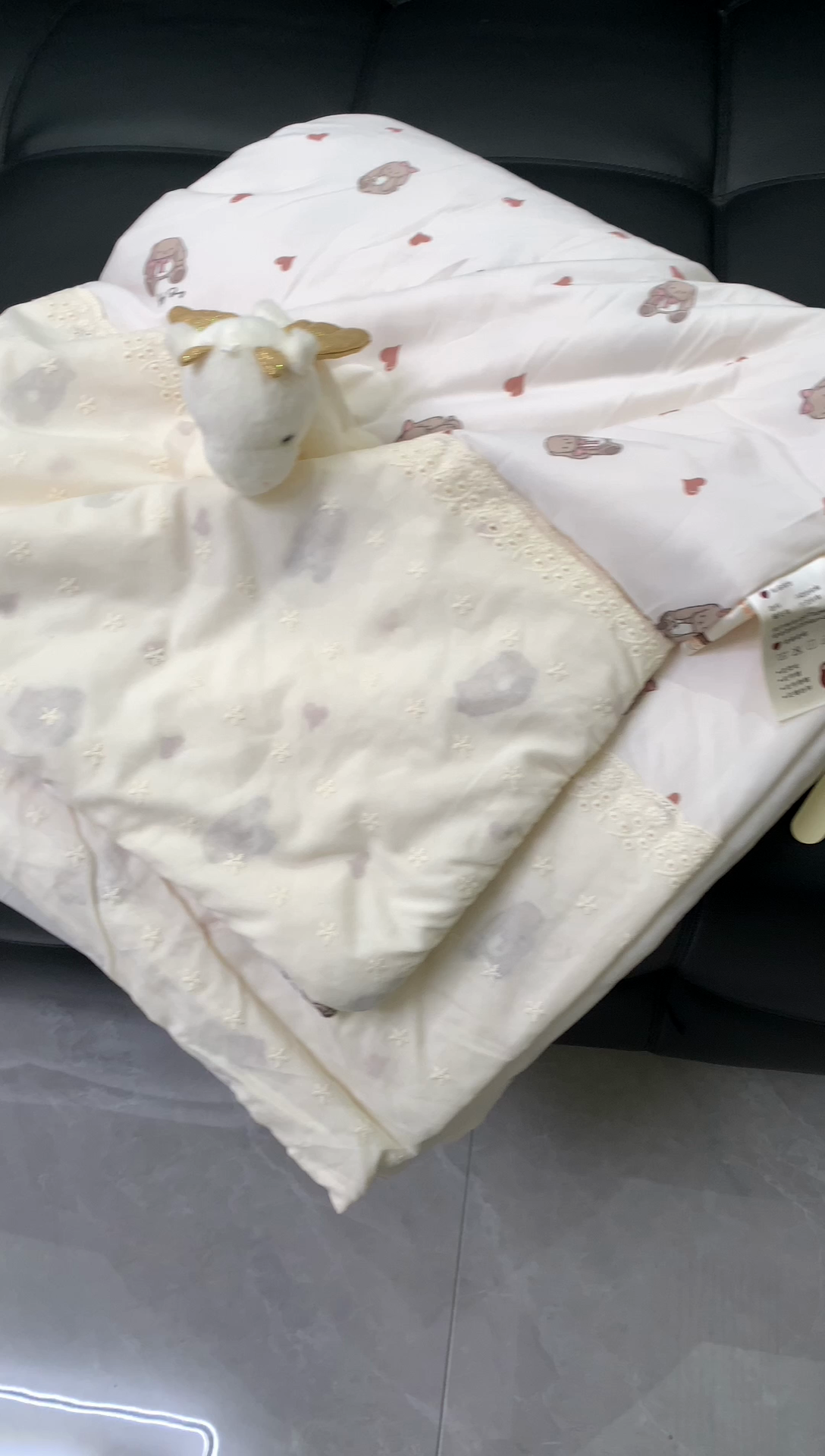 91家纺网 家纺一手货源 找家纺 奈萝 2024新款法式花边针织夏被春秋被 爱心兔