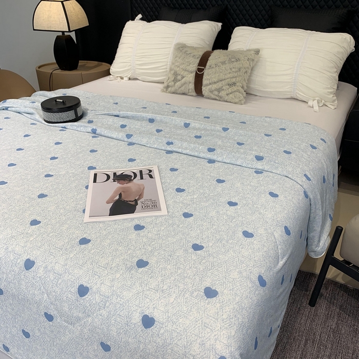 91家纺网 家纺一手货源 找家纺 奈萝家纺 2024新款A类凉感丝小凉皮夏被可机洗夏被新品空调被小爱心蓝