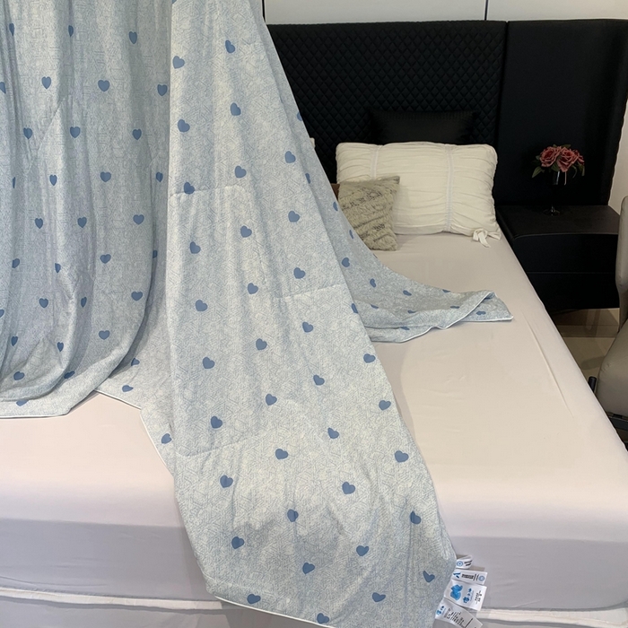 91家纺网 家纺一手货源 找家纺 奈萝家纺 2024新款A类凉感丝小凉皮夏被可机洗夏被新品空调被小爱心蓝