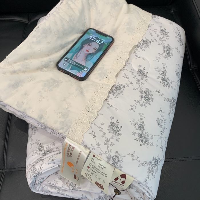 91家纺网 家纺一手货源 找家纺 奈萝 2024新款法式花边针织夏被春秋被 池影