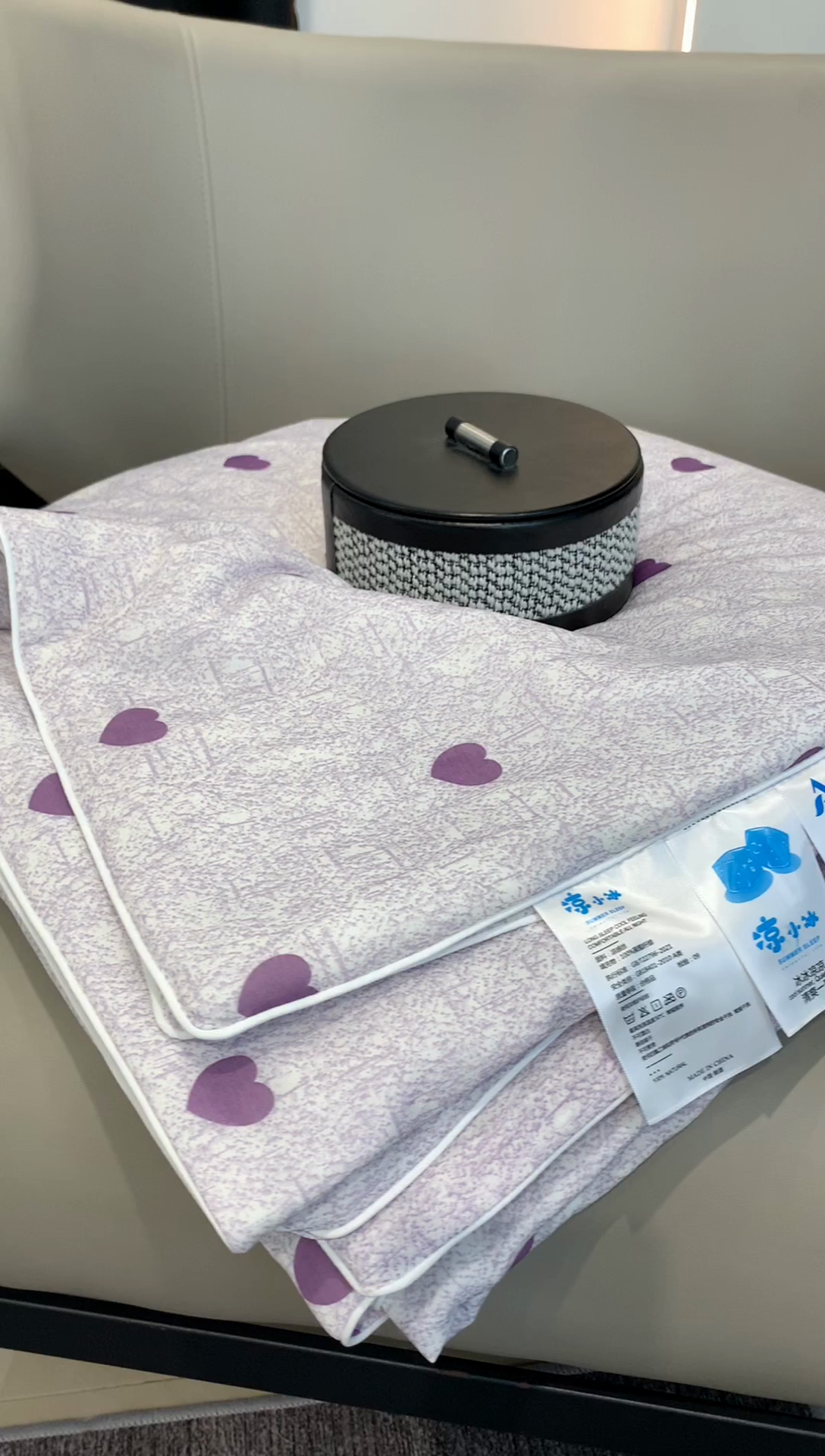 91家纺网 家纺一手货源 找家纺 莱豫家纺 2024新款小冰皮夏凉被锦纶氨纶面料空调夏被小爱心紫