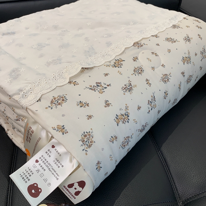 91家纺网 家纺一手货源 找家纺 奈萝 2024新款法式花边针织夏被春秋被 春日情