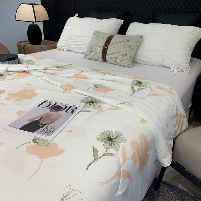 91家纺网 家纺一手货源 找家纺 奈萝家纺 2024新款A类凉感丝小凉皮夏被可机洗夏被新品空调被月见